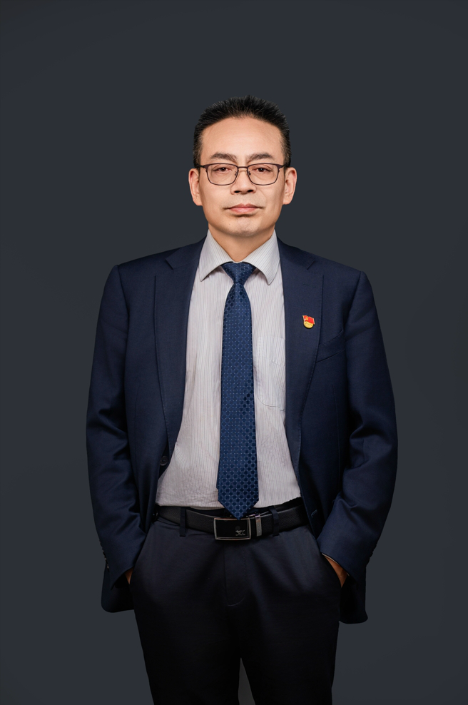 趙 云 德（黨委副書記、副董事長(zhǎng)、總經(jīng)理）
